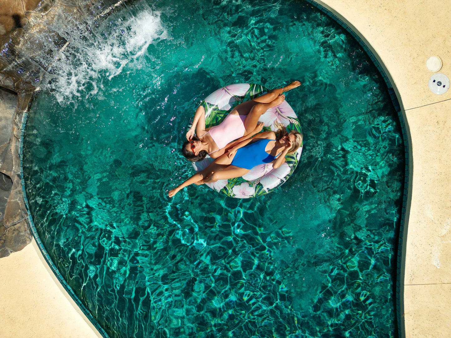 Giant Island 60" - Tropical Hibiscus Flowers