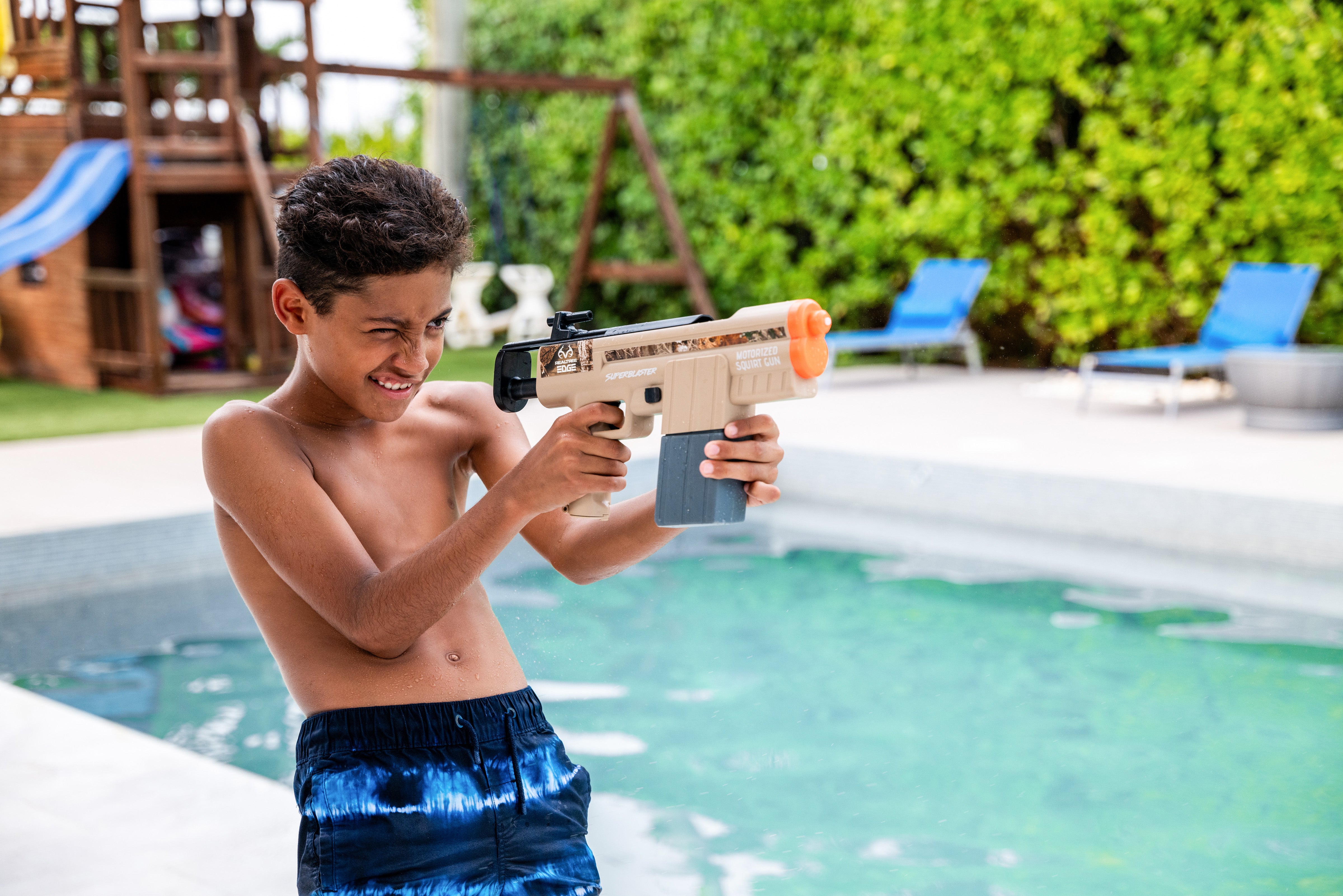 Realtree Edge SuperBlaster; Motorized Water Gun – PoolCandy
