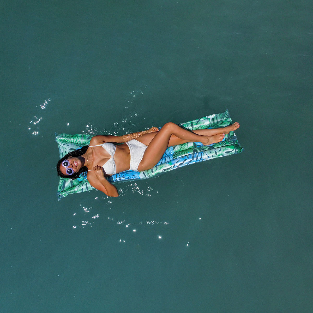 BDG_IMG_PC_RESORT_PILLOWPOOLRAFT_TROPICALPALMS_010.jpg